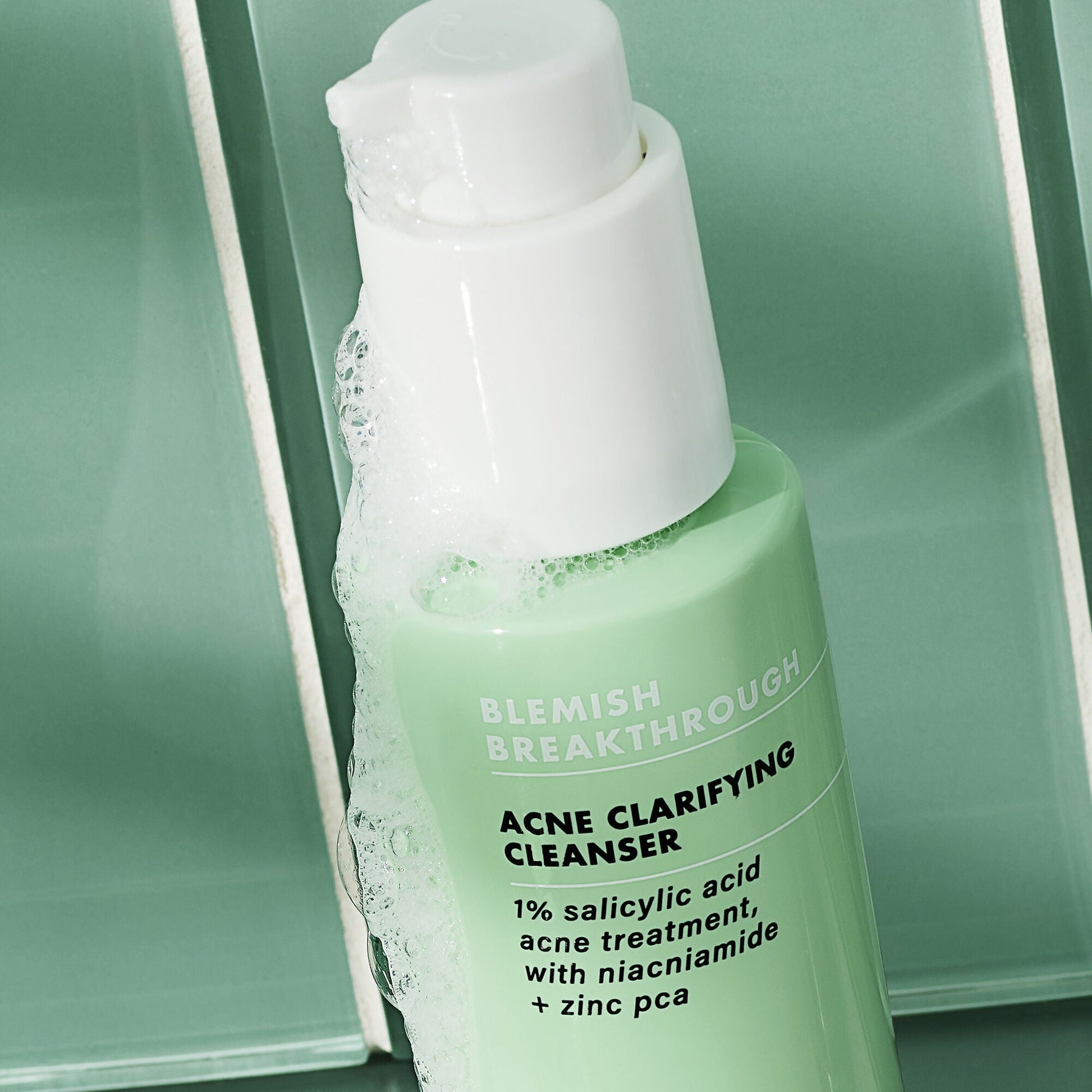 blemish-breakthrough-acne-clarifying-cleanser-e3 02_021622_SL_BT_Cleanser_Back_Lighter_0129_FStack_FINAL_IGF_V2_eb5b7c7b-2de7-4b4a-8d54-43ee3b07523f.jpg