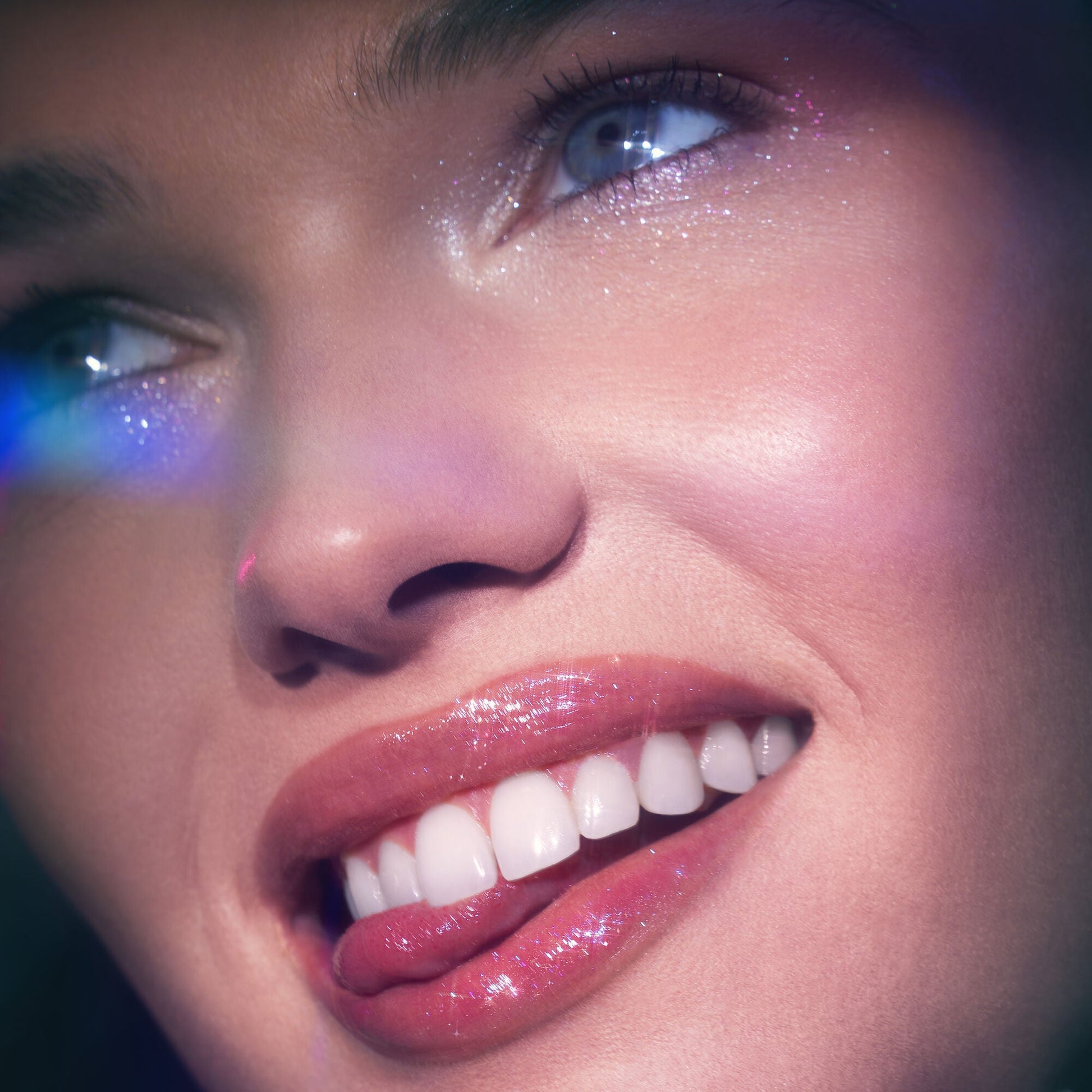 glow-reviver-lip-oil-glimmer-y7 053124_Lily_LipOil_OFace_FineAsFleck_0315_v4_RGB_IGF.jpg