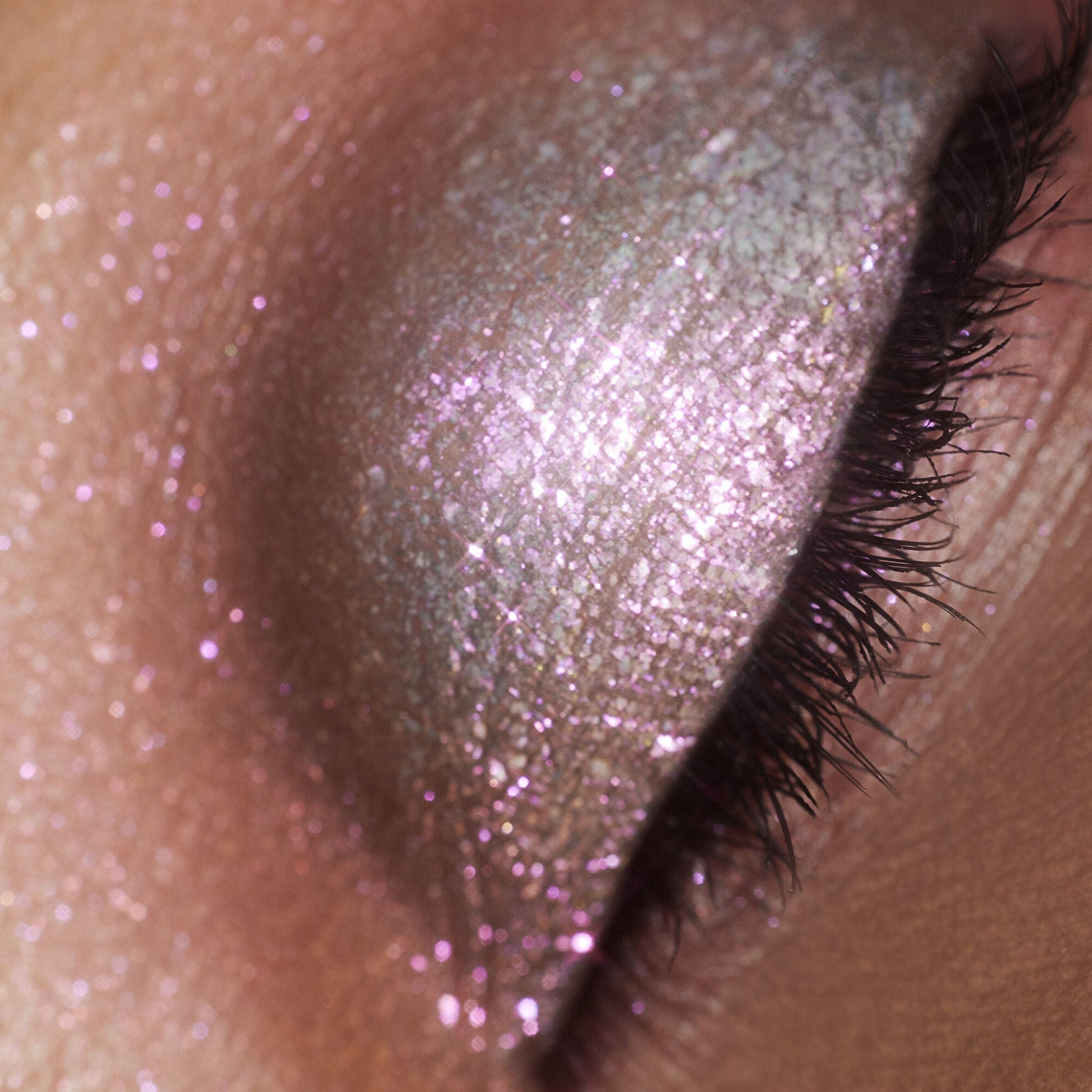 duochrome-liquid-eyeshadow-h1 061223_Chi_SparkPink_0022_FINAL_RGB_IGF.jpg