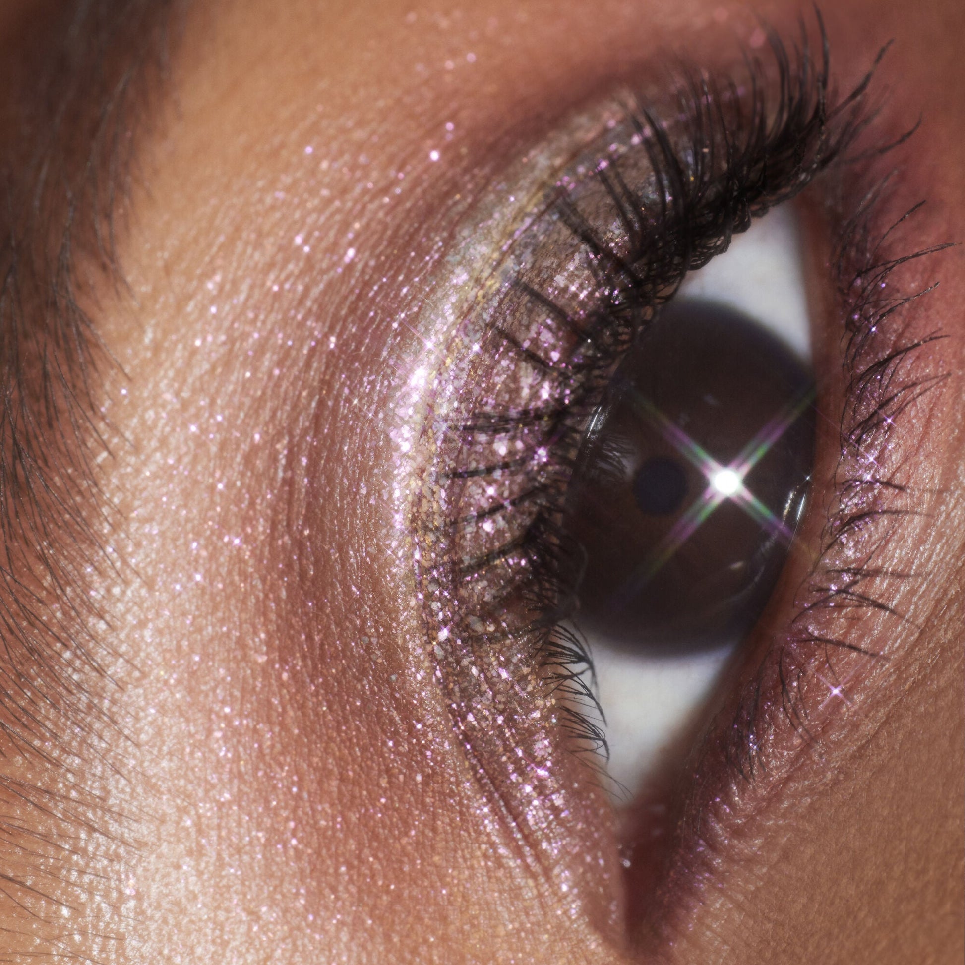 duochrome-liquid-eyeshadow-h1 061223_Chi_SparkPink_0023_FINAL_RGB_IGF.jpg