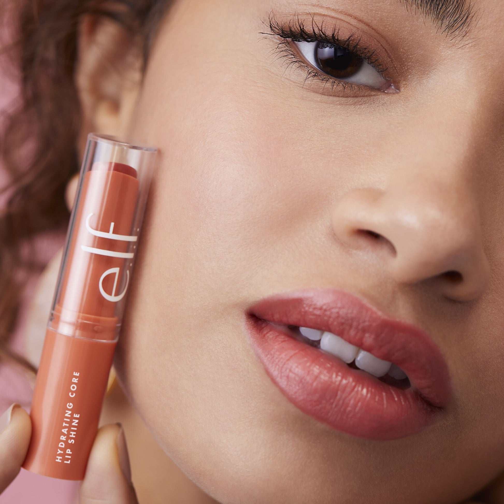 hydrating-core-lip-shine-t3 08112020_Alyssa_AmpItUp-0157_IGF_0dcd7b08-d8a1-41c3-a293-6fb7fa4ca7dd.jpg