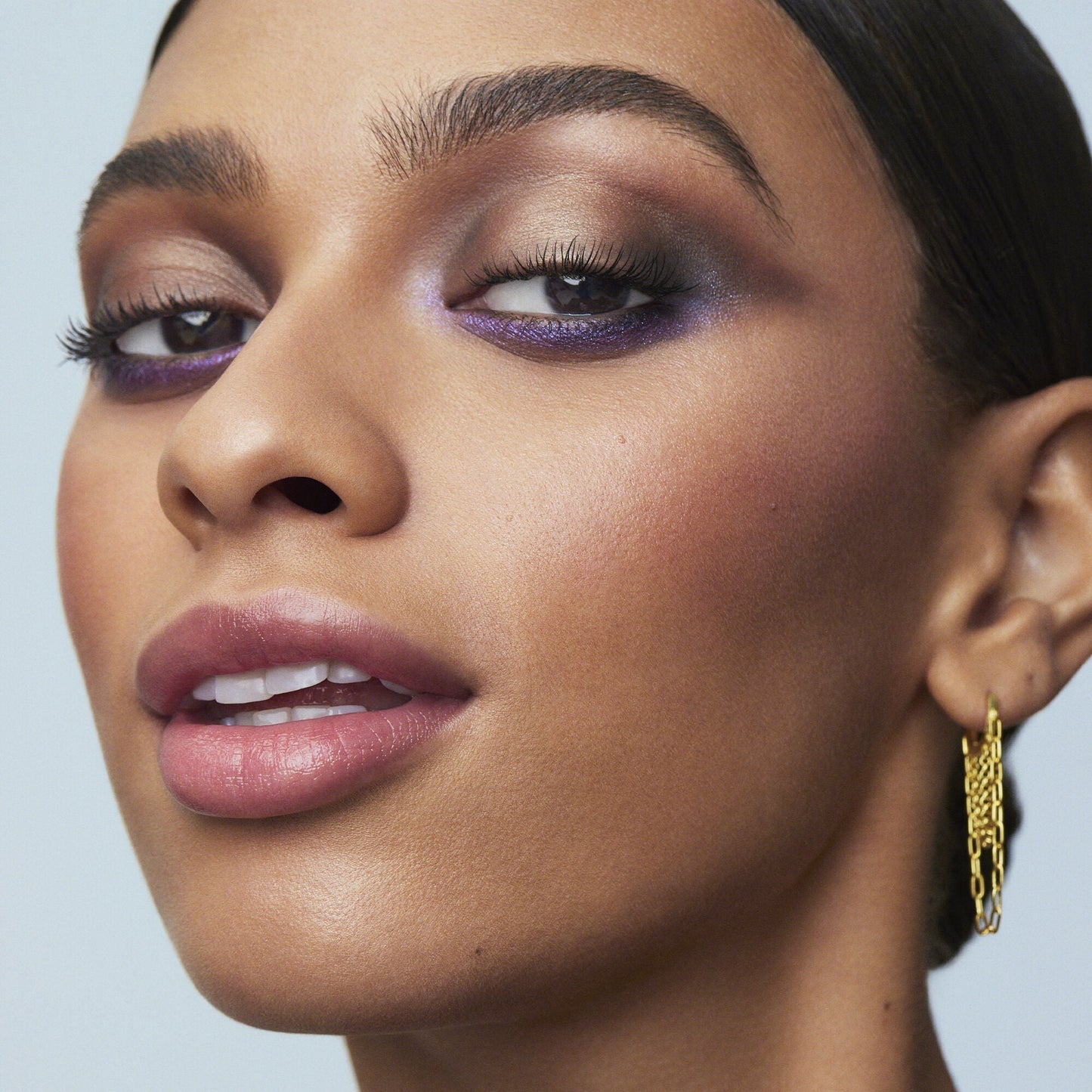 perfect-10-eyeshadow-palette-h4 110722_Adriana_10pcEyeshadow_2060_IGF.jpg