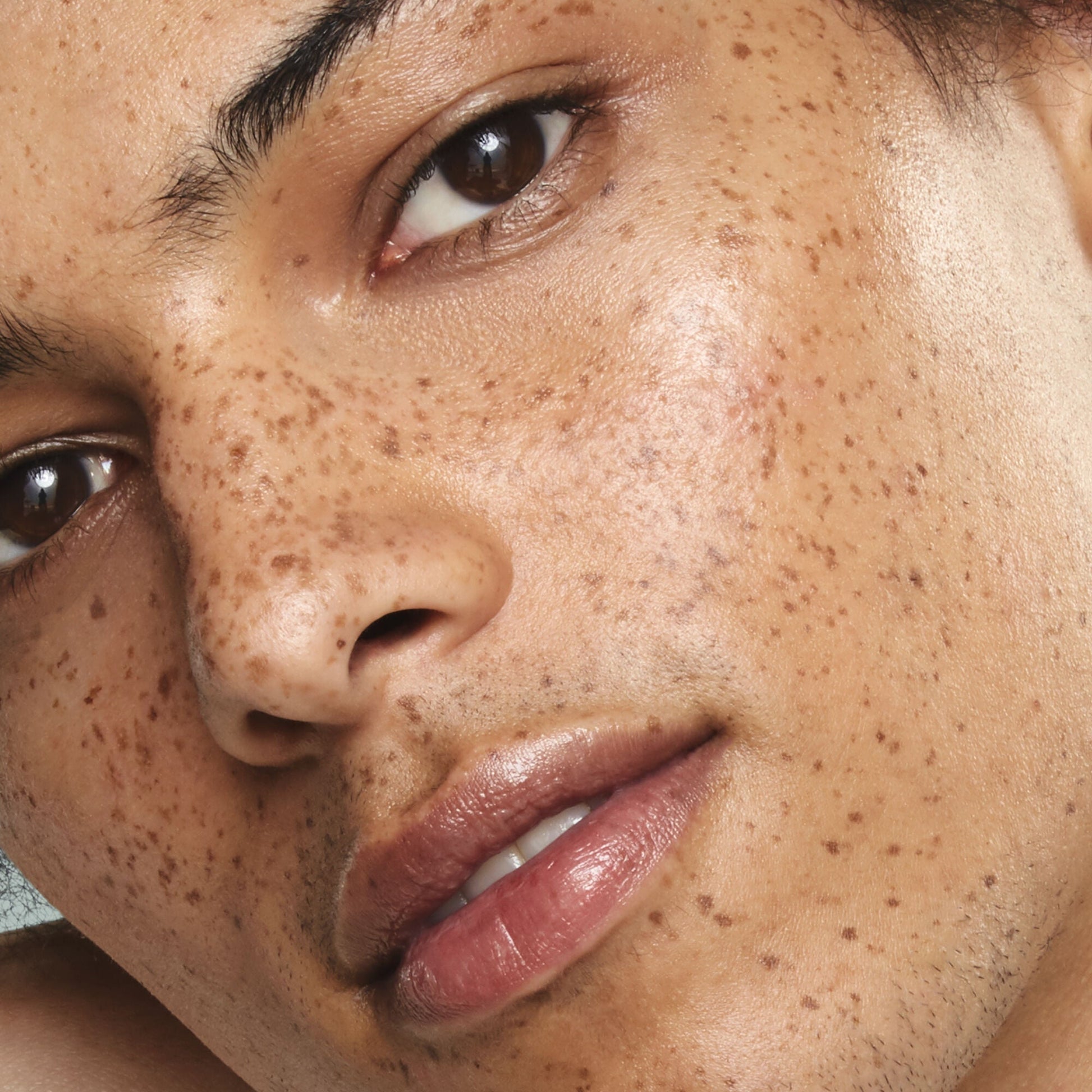 holy-hydration-face-cream-spf-30-f8 11112019_012021_Danny_HHydrationApp_044_IGF.jpg