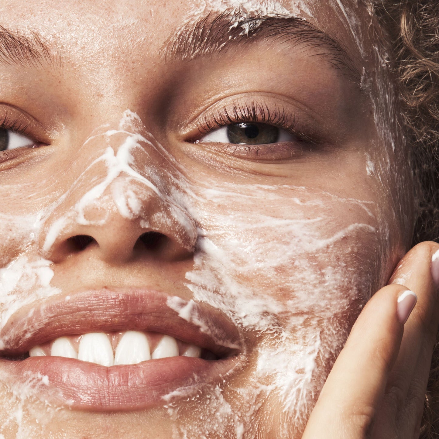 blemish-breakthrough-acne-clarifying-cleanser-e3 121321_Marley-Acne-Regimen_0117_FINAL_IGF.jpg