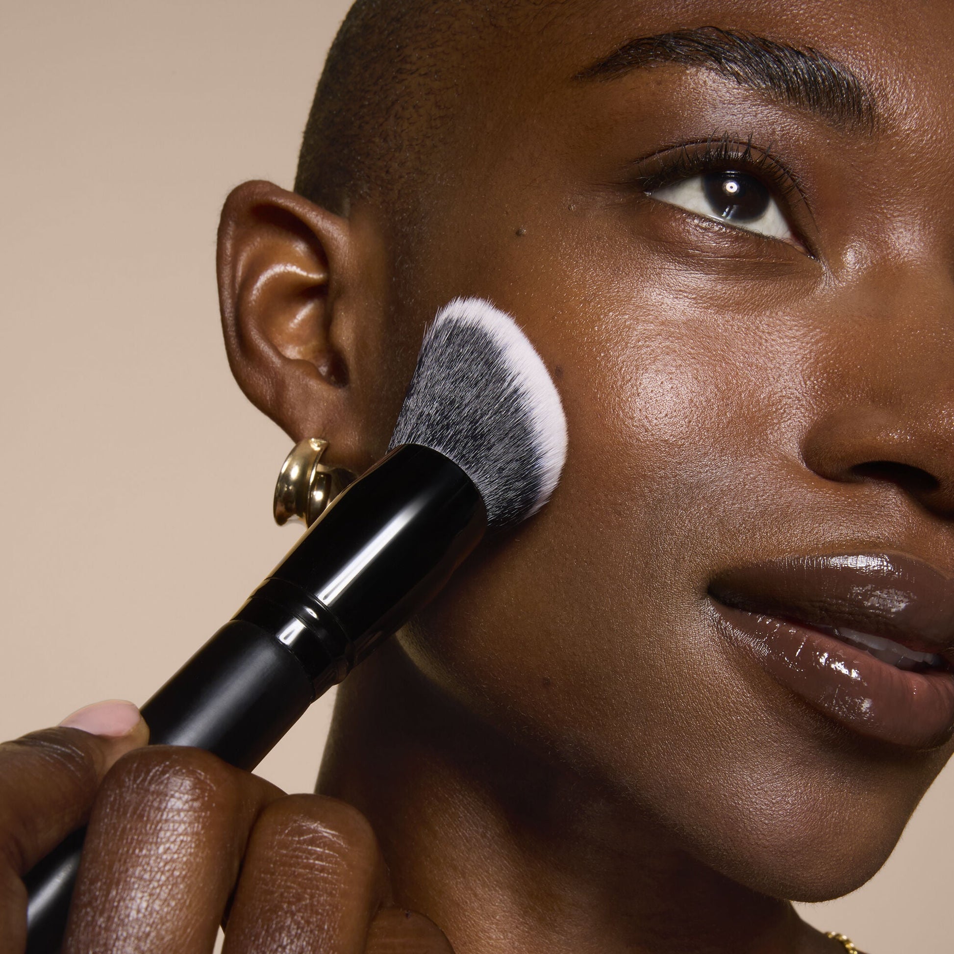 smooth-swipe-foundation-brush-i0 81456_MOM_SMOOTH_SWIPE_FOUNDATION_BRUSH_TOOL_SHOT_IYANNA_0169_V4.jpg