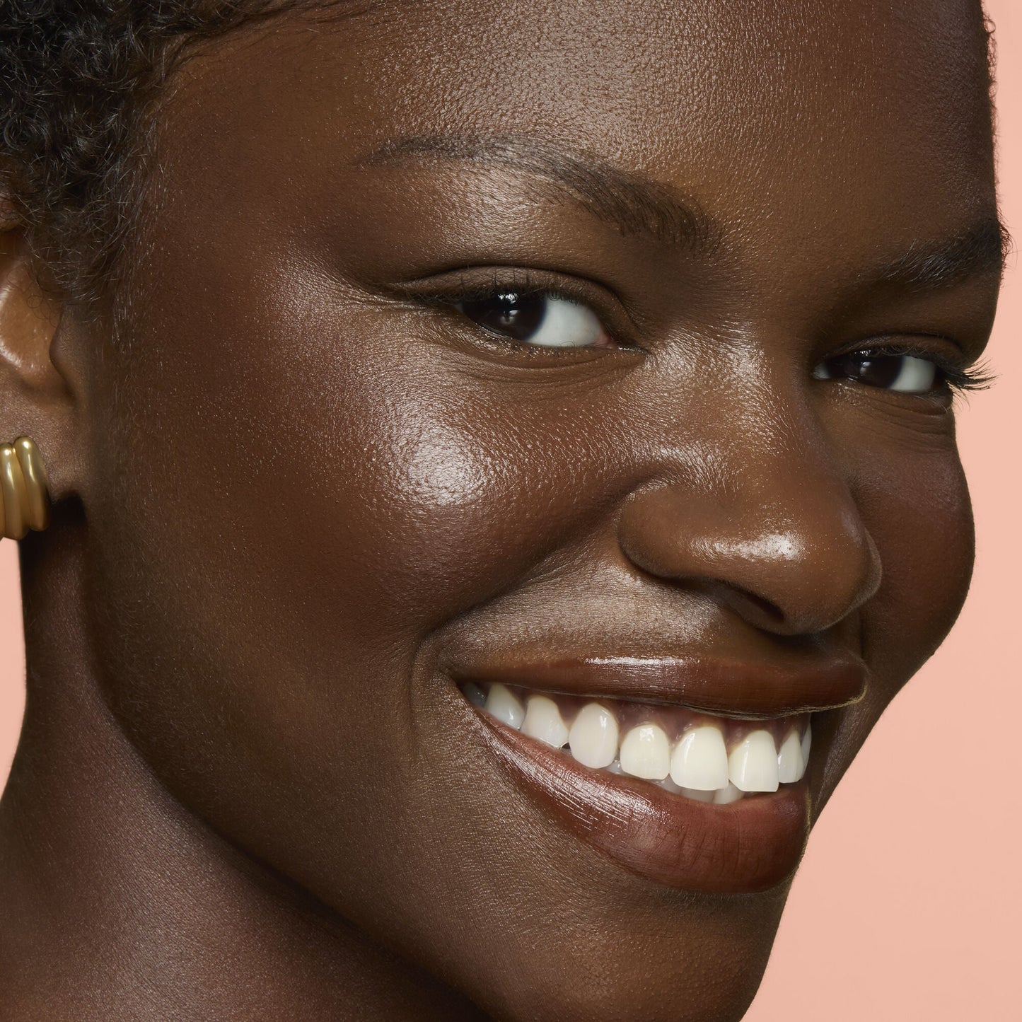 soft-glam-cream-bronzer-a5 82392_SOFT_GLAM_CREAM_BRONZER_STICK_DEEP_RICH_Annissia_0046_V4_912a498c-4101-4d82-9219-c530b3163a59.jpg