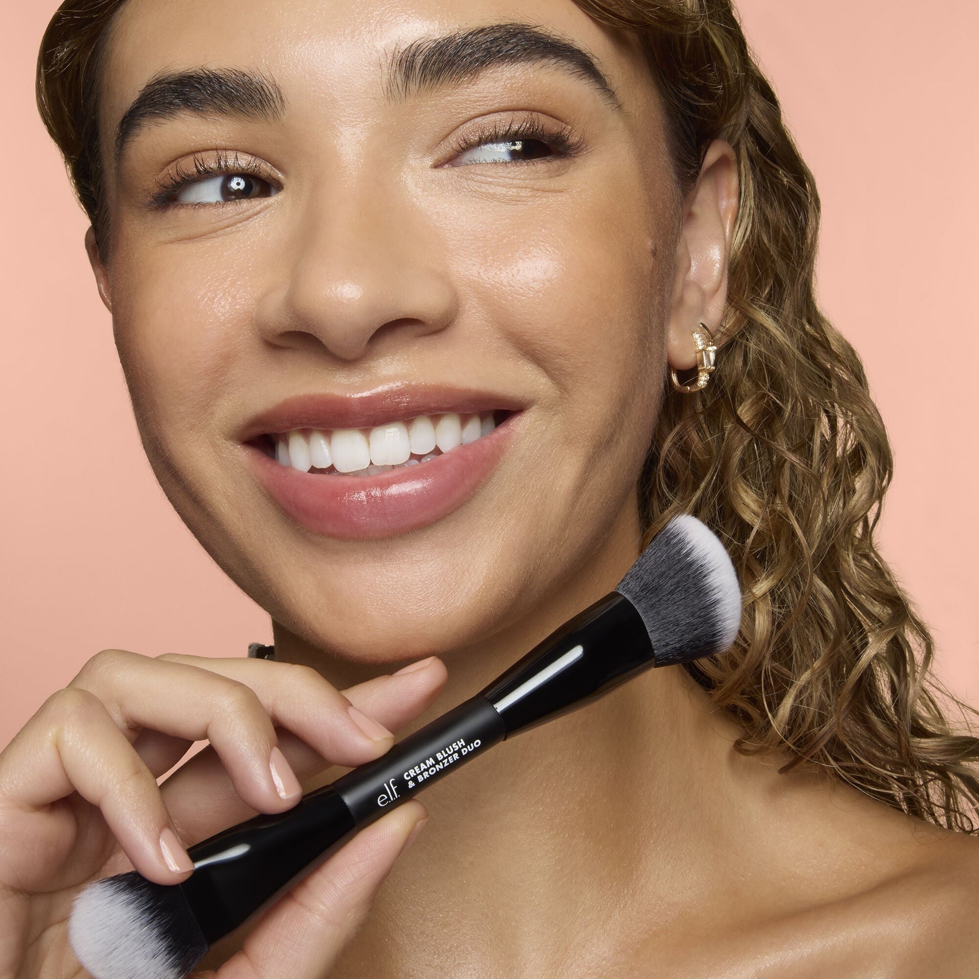 cream-blush-and-bronzer-duo-brush-v2 83857_CREAM_BLUSH_BRONZER_DUO_BRUSH_Q4_Alyssa_0103_V3_7510f340-cab5-4e94-b40f-1ad3f84fd183.jpg
