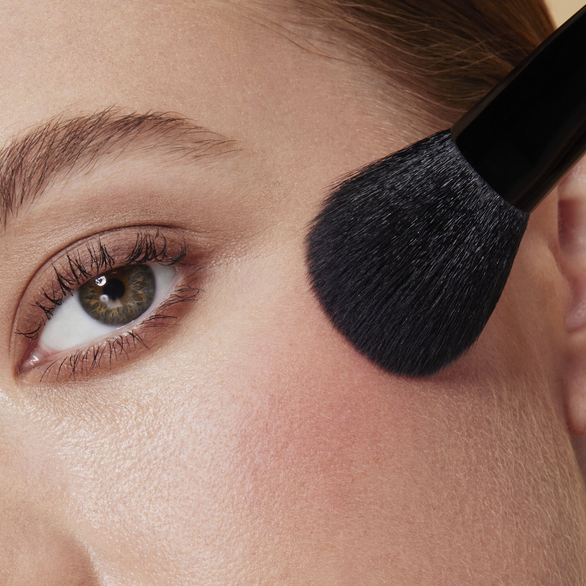 full-face-and-eye-makeup-brush-set-with-travel-case-x0 84674_FULL_FACE_EYE_BRUSH_SET_BLUSH_BRUSH_CARI_0086.jpg