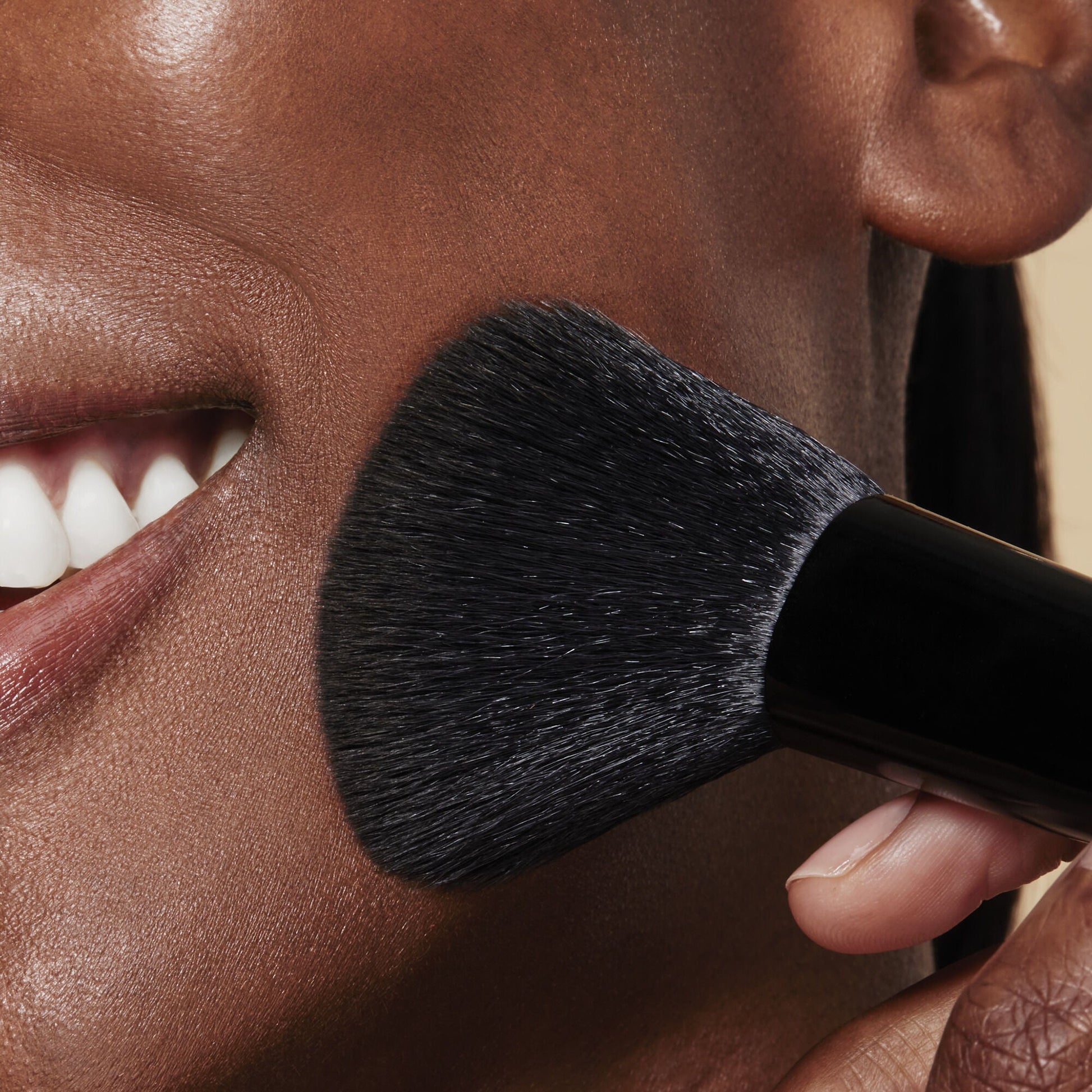 full-face-and-eye-makeup-brush-set-with-travel-case-x0 84674_FULL_FACE_EYE_BRUSH_SET_POWDER_BRUSH_DJ_0118.jpg