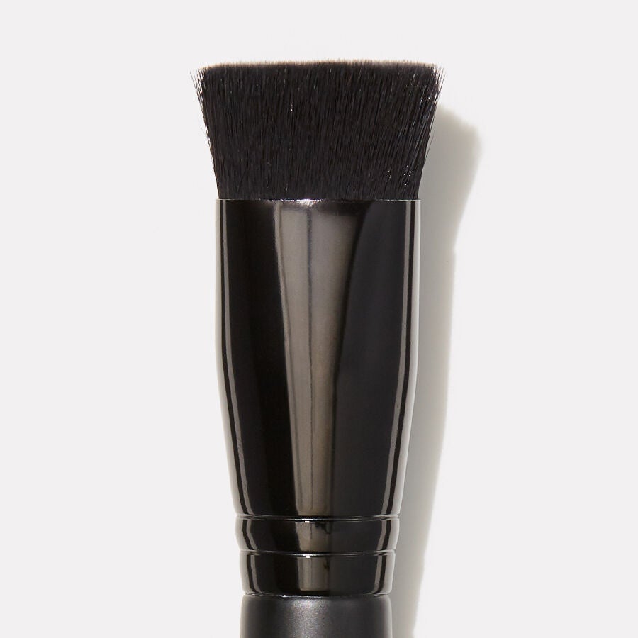 triangular-buffing-foundation-brush-m8 85106_b_TriangularBuffingFoundationBrushwebA.jpg