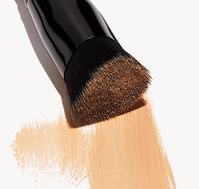 triangular-buffing-foundation-brush-r0 shot.jpg